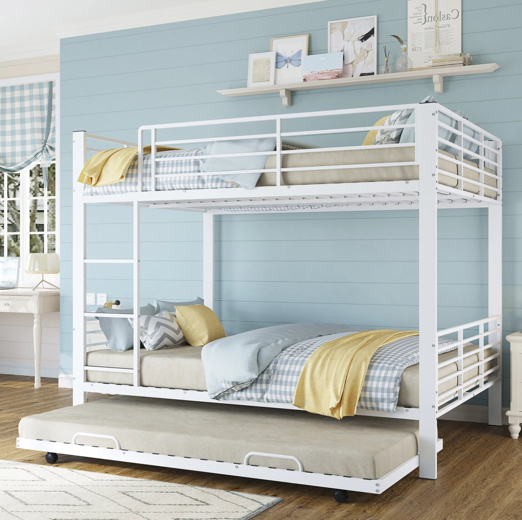 Letto a castello 205x145x170 cm per 3 persone con letto estraibile e barriera di sicurezza in metallo bianco opaco