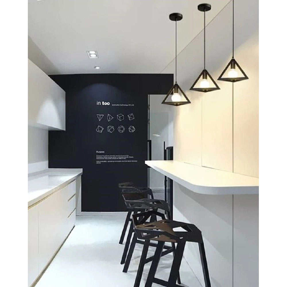 Trade Shop - Lampadario Da Soffitto A Sospensione Forma Di Triangolo 3d Portalampada E27 A35 - Nero