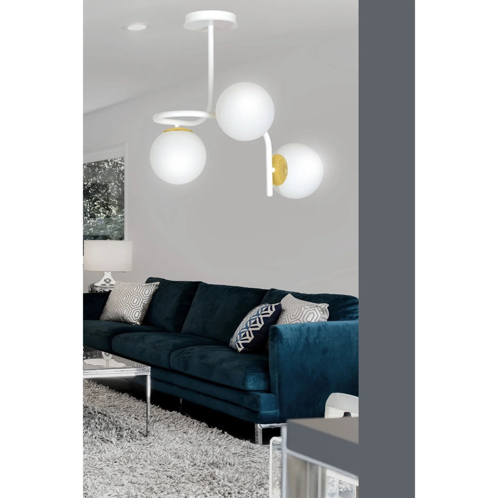 Lampadario 3 Luci Kalf In Acciaio Bianco A Bracci E Sfere In Vetro Opalino E Oro