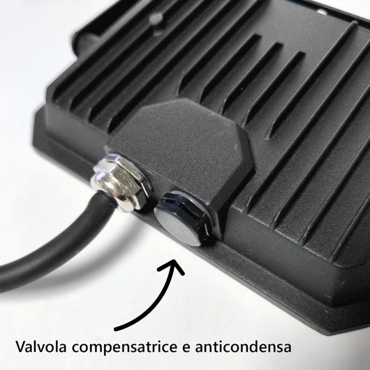 Proiettore a LED Nero Faro da esterno 230V 150W 4000K Cover Milky 15000lm 321x222x34.5 mm