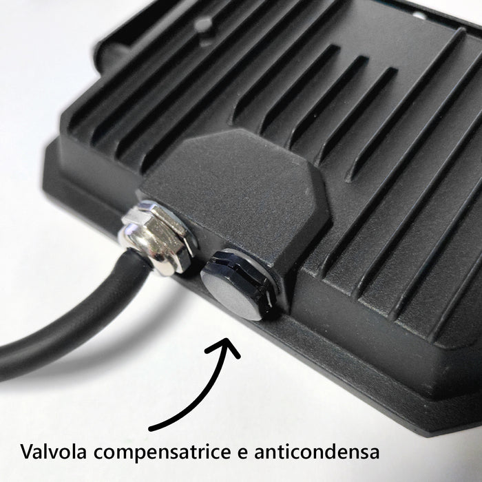 Proiettore a LED Nero Faro da esterno 230V 150W 4000K Cover Milky 15000lm 321x222x34.5 mm