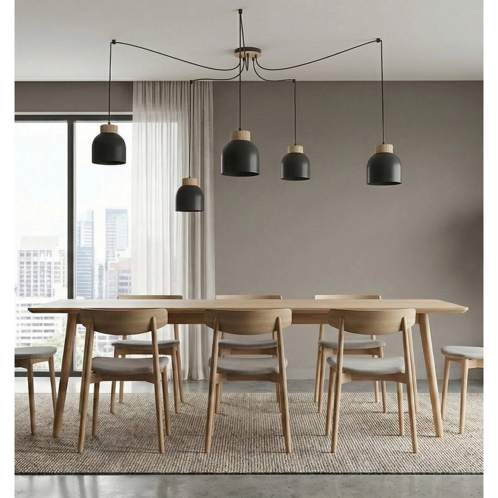 Lampada a sospensione KRU in metallo nero opaco e legno naturale