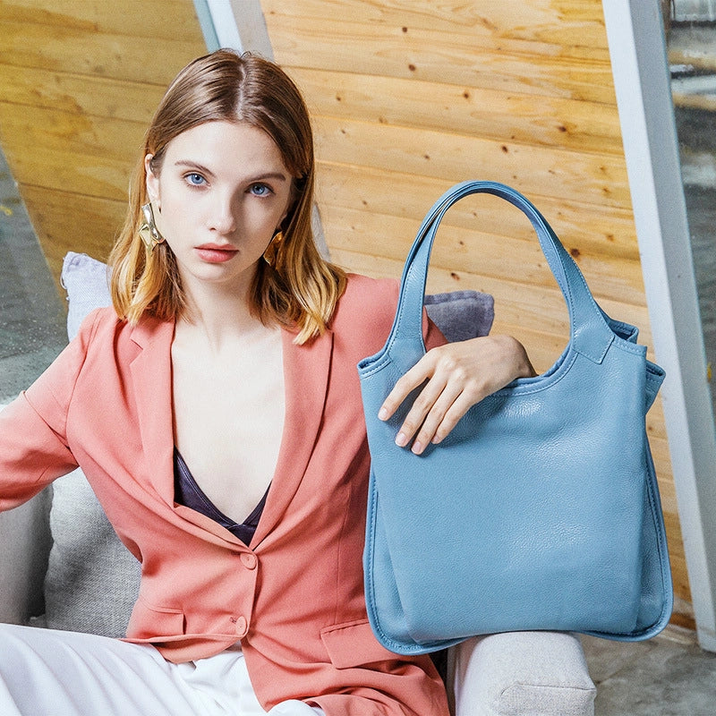 Borsa da donna alla moda in vera pelle, colore blu.