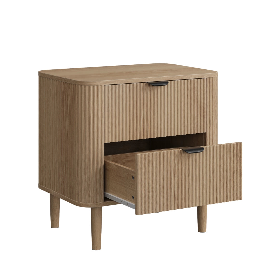 Comodino in MDF effetto rovere con 2 cassetti frontali scanalati e gambe in legno