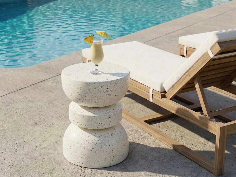 Tavolino in fibra di vetro MgO con piano rotondo a forma di clessidra con effetto terrazzo bianco resistente ai raggi UV, alla ruggine e all'acqua e al vento
