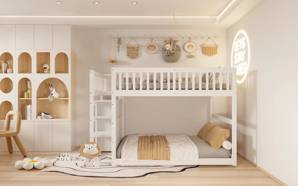 Letto a castello basso bianco in legno con scomparti portaoggetti 140x200 cm