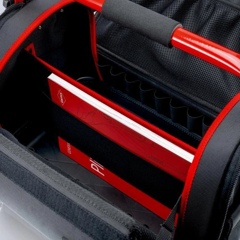 KNIPEX 00 21 08 LE Borsa portautensili LightPack Apribile su entrambi i lati Tessuto poliestere resistente con cerniera e chiusura a strappo Maniglia in acciaio con soft-grip Tracolla regolabile con tasca per cellulare Carico max 20 Kg colore Nero e Rosso