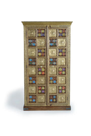 Armadio in massello di acacia intarsiato con maiolica e bronzo 