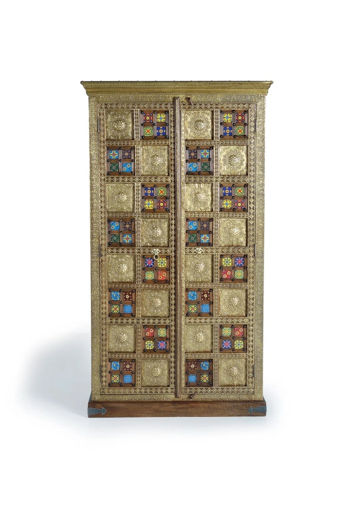 Armadio in massello di acacia intarsiato con maiolica e bronzo 
