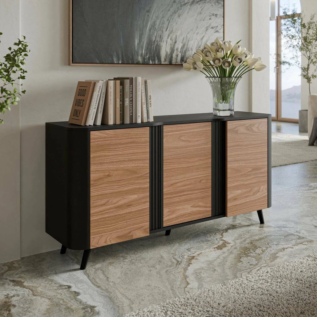 Credenza Loreo, Madia da salotto con tre ante battenti e vani interni, Rialzata da terra, 151x42 h70 cm, Nero e Noce
