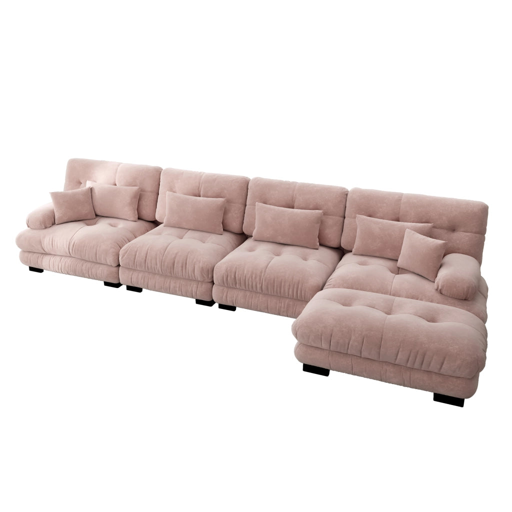 Divano angolare modulare in ciniglia con pouf mobile, cuscini decorativi e seduta comfort per soggiorno rosa