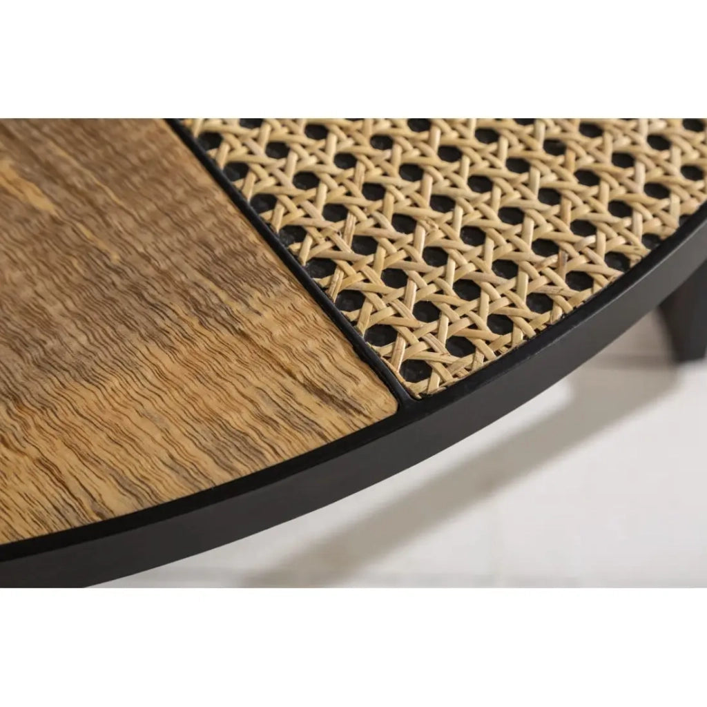 Tavolini impilabili KANEVIA rotondi in legno di mango massiccio, rattan e metallo nero