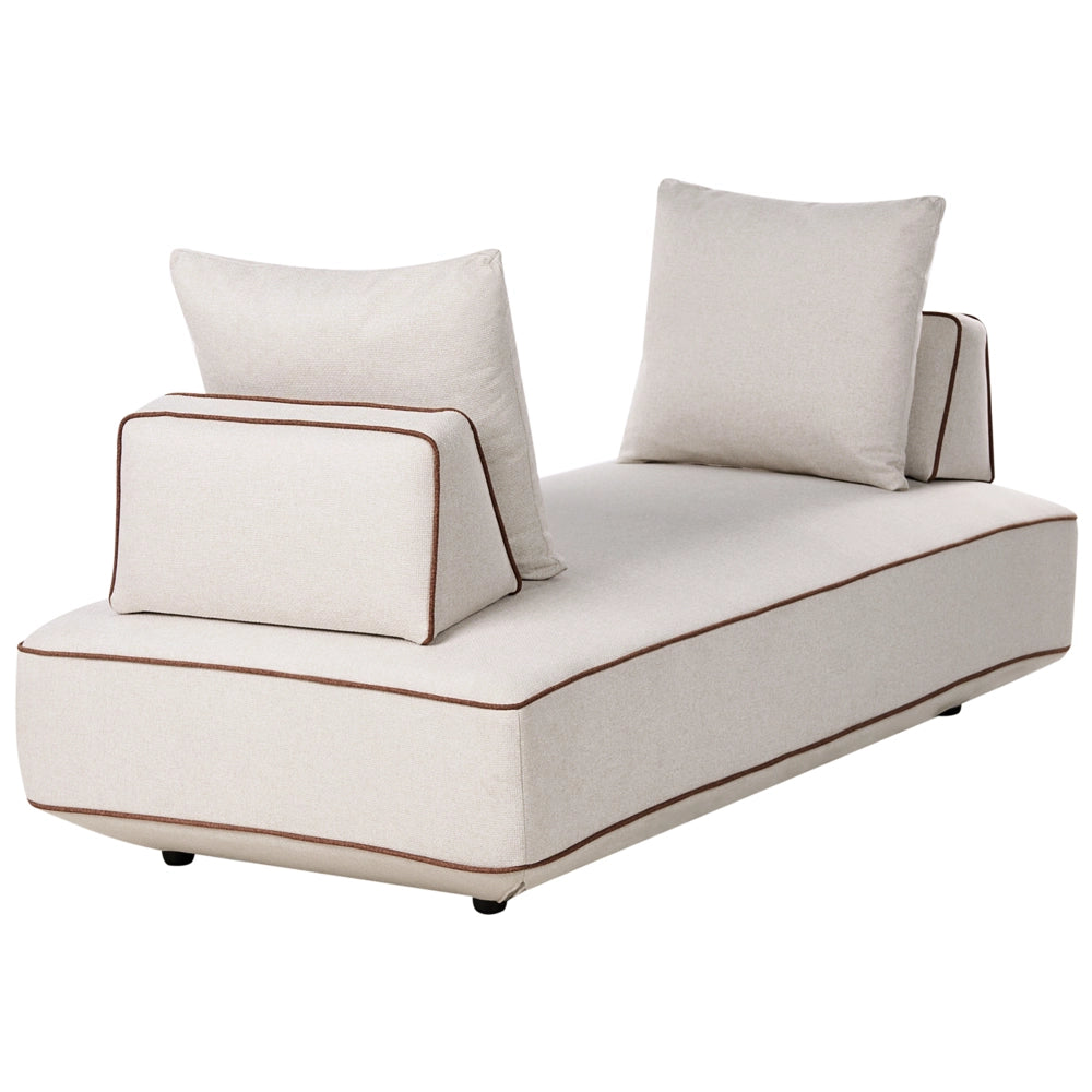 Chaise imbottita beige chiaro con cuscini da salotto confortevole stile moderno