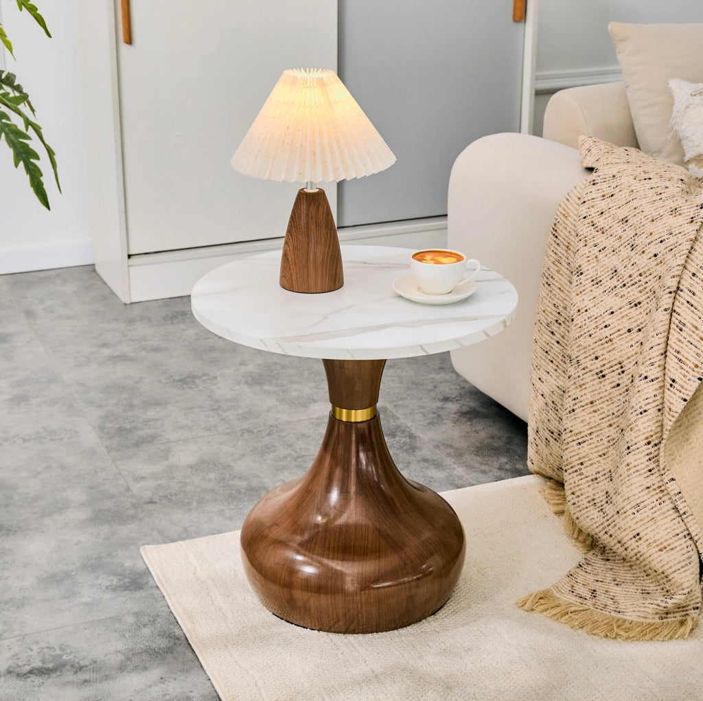 Set di 2 tavolini rotondi effetto marmo, bianco e noce, con base a clessidra