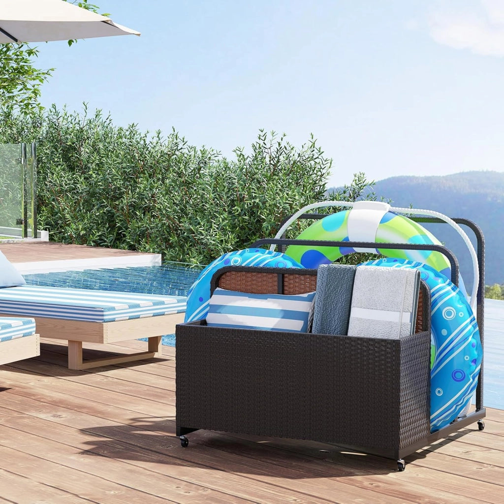 Carrello Archiviazione per Piscina in Rattan PE, Contenitore Esterno Impermeabile con 2 Portasciugamani e 4 Ruote, Portacoperte Giardino per Boe, Salvagenti, Cuscini e Asciugamani (Marrone)