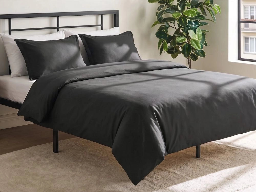 Set copripiumino e federa in cotone satinato nero 150 x 200 cm per una camera da letto moderna