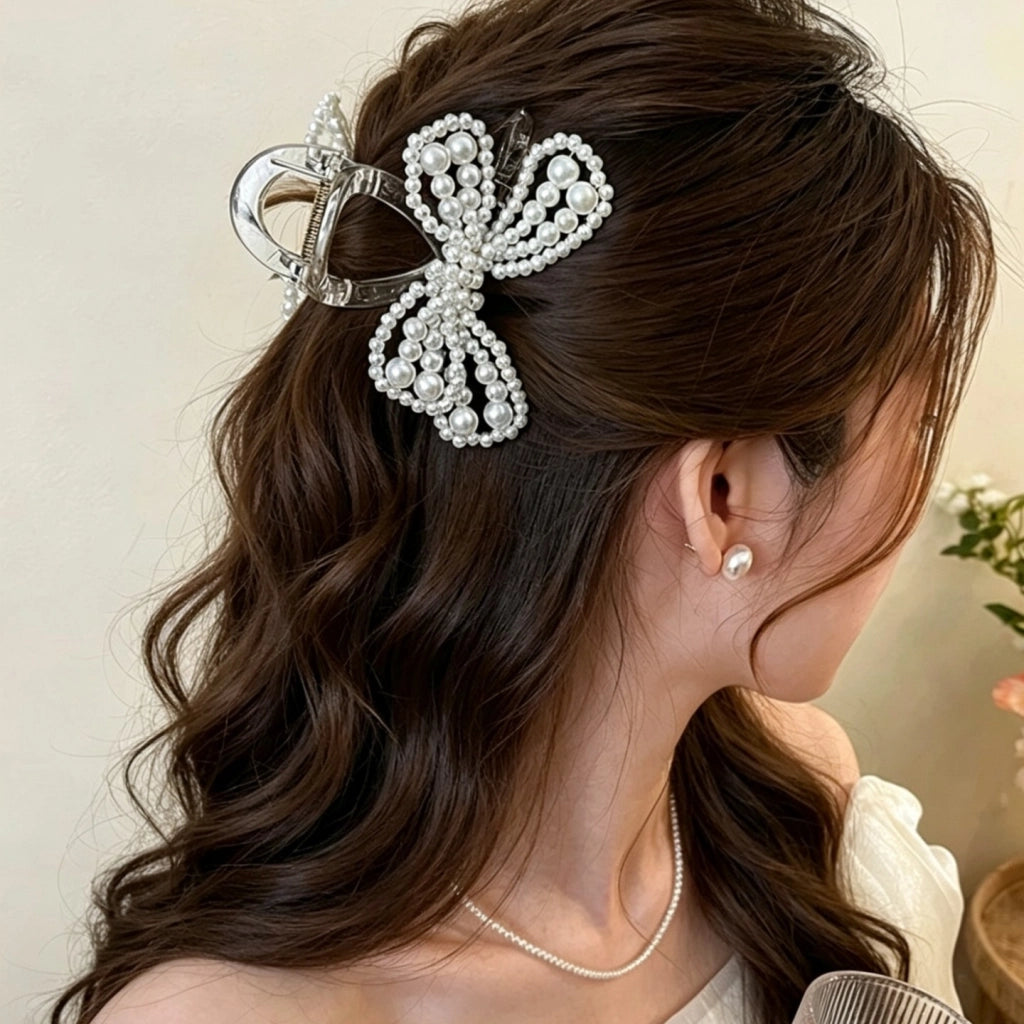 Fermaglio per capelli francese con fiocco di perle e fiore, da applicare sulla parte posteriore della testa.