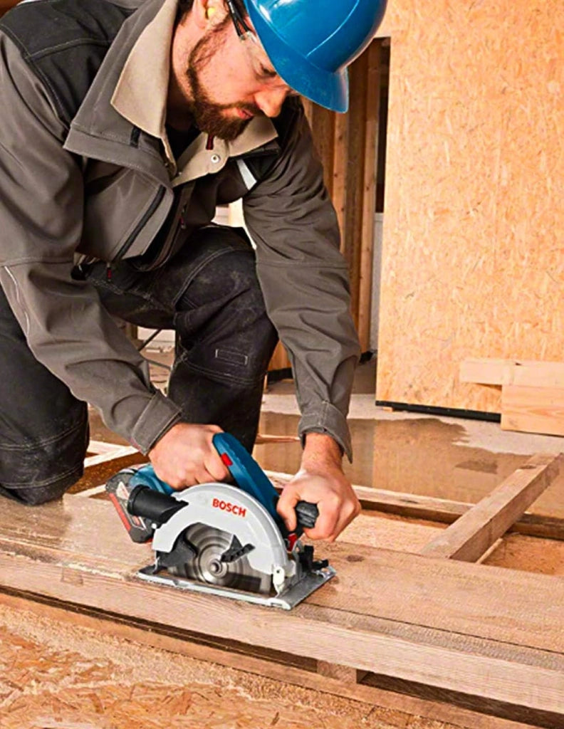 BOSCH Kit 18V BK205BAG (Sega Circolare GKS 18 V-LI + Seghetto Alternativo GST 18 V-LI S + 2 Batterie di 5,0 Ah + Caricabatterie + Borsa)