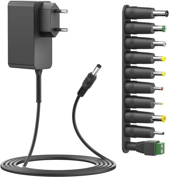 Adattatore universale 12V 2A per caricabatterie di router, scanner, estensione di disco rigido, LED strip, pompa per acqua, altoparlante, telecamera IP, acquario, sveglia, alimentatore per dispositivi vari.