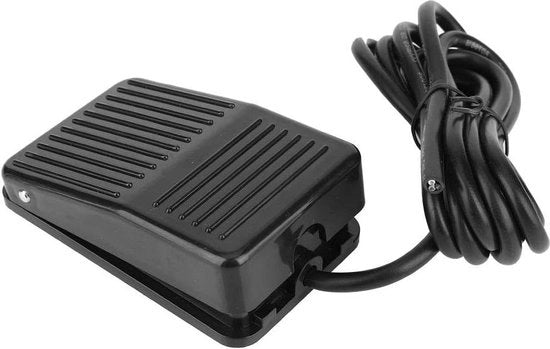 Comando di attivazione a pedale con design antiscivolo, progettato per ambienti umidi IP67, impermeabile, 10A, 250VAC - Comando di pedale regolabile, meccanico con memoria, lunghezza del cavo 2 metri.