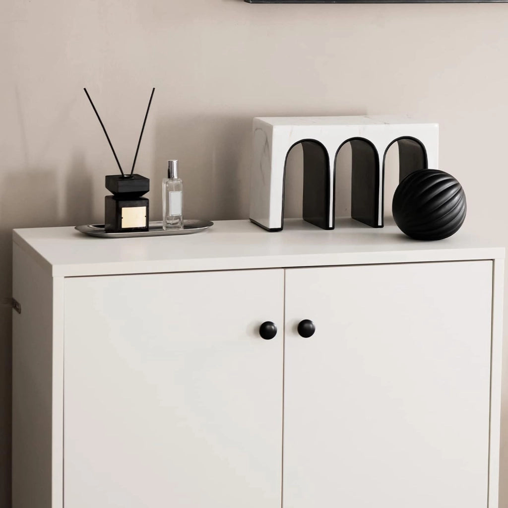 Armadietto da 2 Ante, Mobile da Pavimento con Ripiani a 3 Livelli e Dispositivo Anti-Ribaltamento, per Soggiorno, Sala da Pranzo e Ingresso, 72 x 34 x 85,5 cm (Bianco)