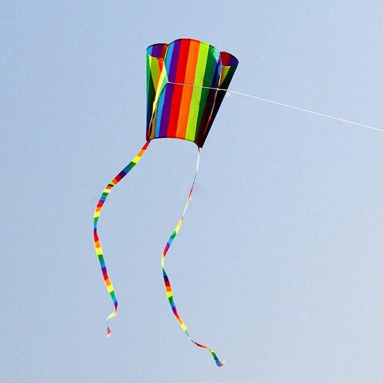 Paracadute Colorato 32 Pollici - Volo Colorato con Coda Lunga - Giocattolo Esterno - 30 Metri di Cavo di Volata - Inclusa Tasca di Riposo