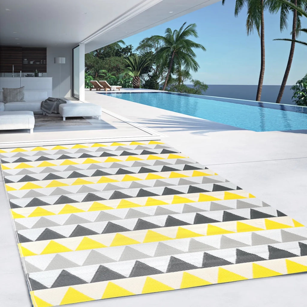 IDMarket - Tappeto per esterni SARI triangoli grigio e giallo 270 x 370 CM