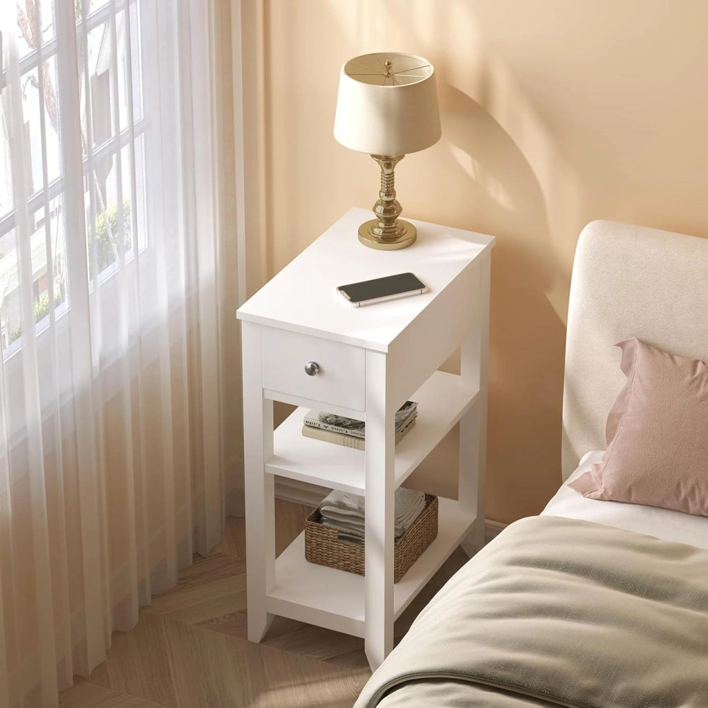 Comodino Alto e Stretto con 1 Cassetto e 2 Ripiani Aperti, Comodino per Camera da Letto, 45x28x66cm, Tavolino da caffè in Legno, Mobiletto Multiuso con Design Moderno, Bianco NTS02ws