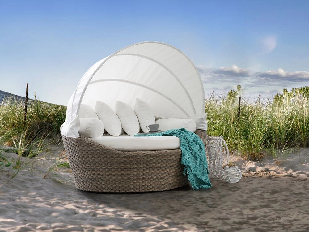 Lettino da giardino in finto rattan bianco e marrone con cuscini resistente agli agenti atmosferici