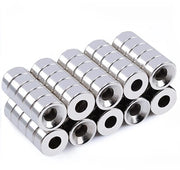 Magnetici MIN CI 10x5mm extra forti, 50 magneti con foro e viti M4, magneti rotondi con foro centrale per fissaggio su pannelli magnetici per cucina, armadi e frigoriferi con testa sommersa.