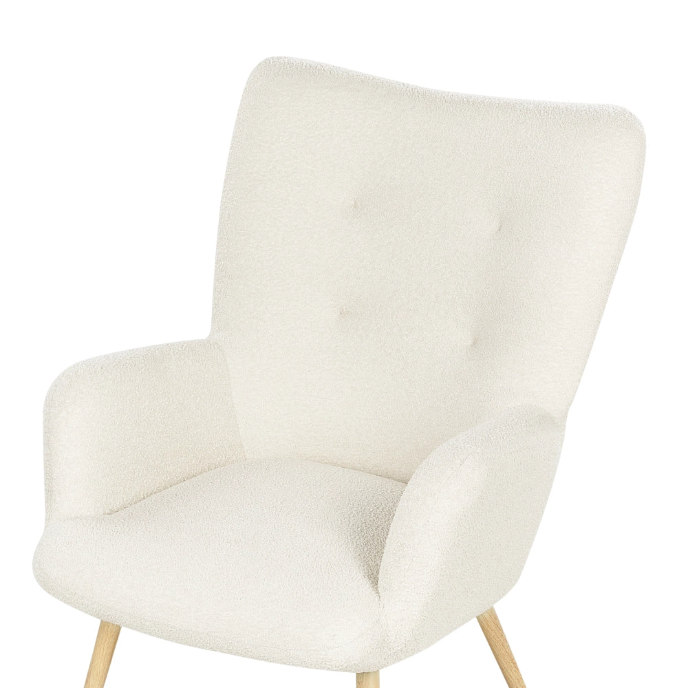 Poltrona rivestita in tessuto beige con motivo floreale con poggiapiedi in stile retrò