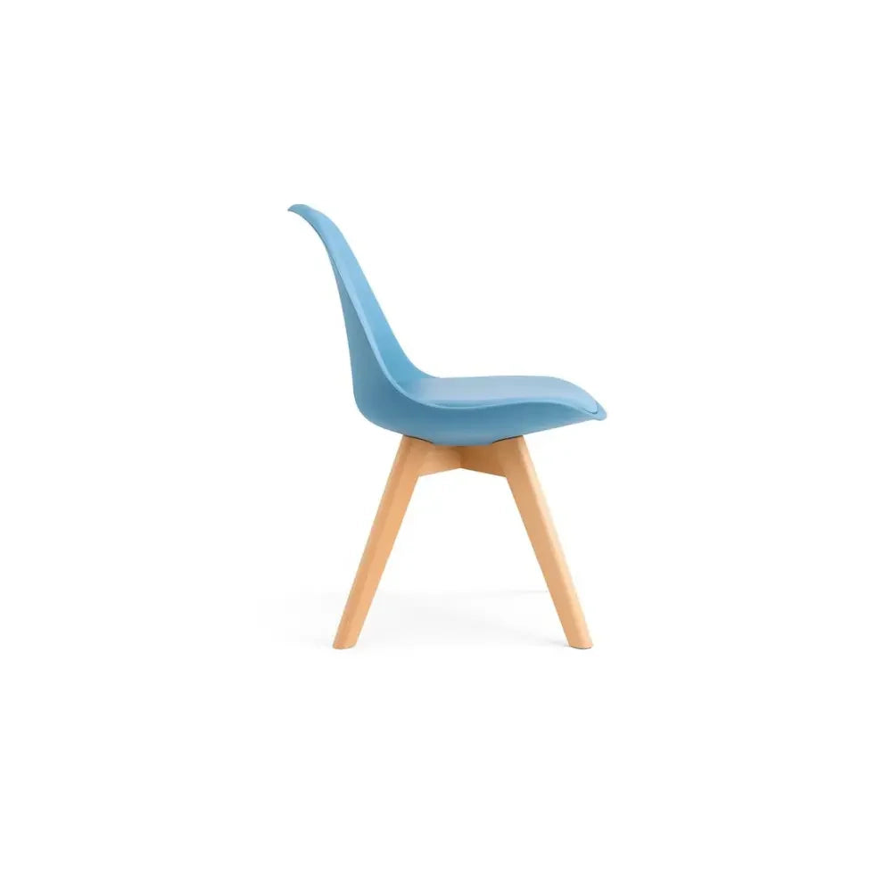 Set di 4 sedie da pranzo imbottite in polipropilene azzurro Lola con struttura in legno facili da pulire | Duzzle