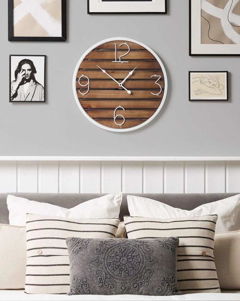 Orologio da parete in marrone scuro rotondo ø 50 cm fatto a mano con quadrante a doghe montatura in metallo bianco