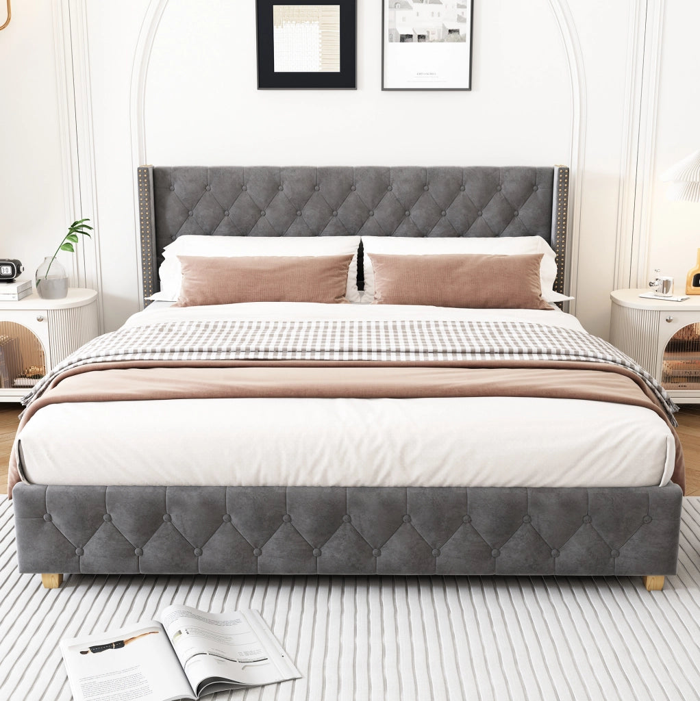 Letto matrimoniale imbottito 180x200 cm in velluto grigio; con testiera capitonné e rete a doghe
