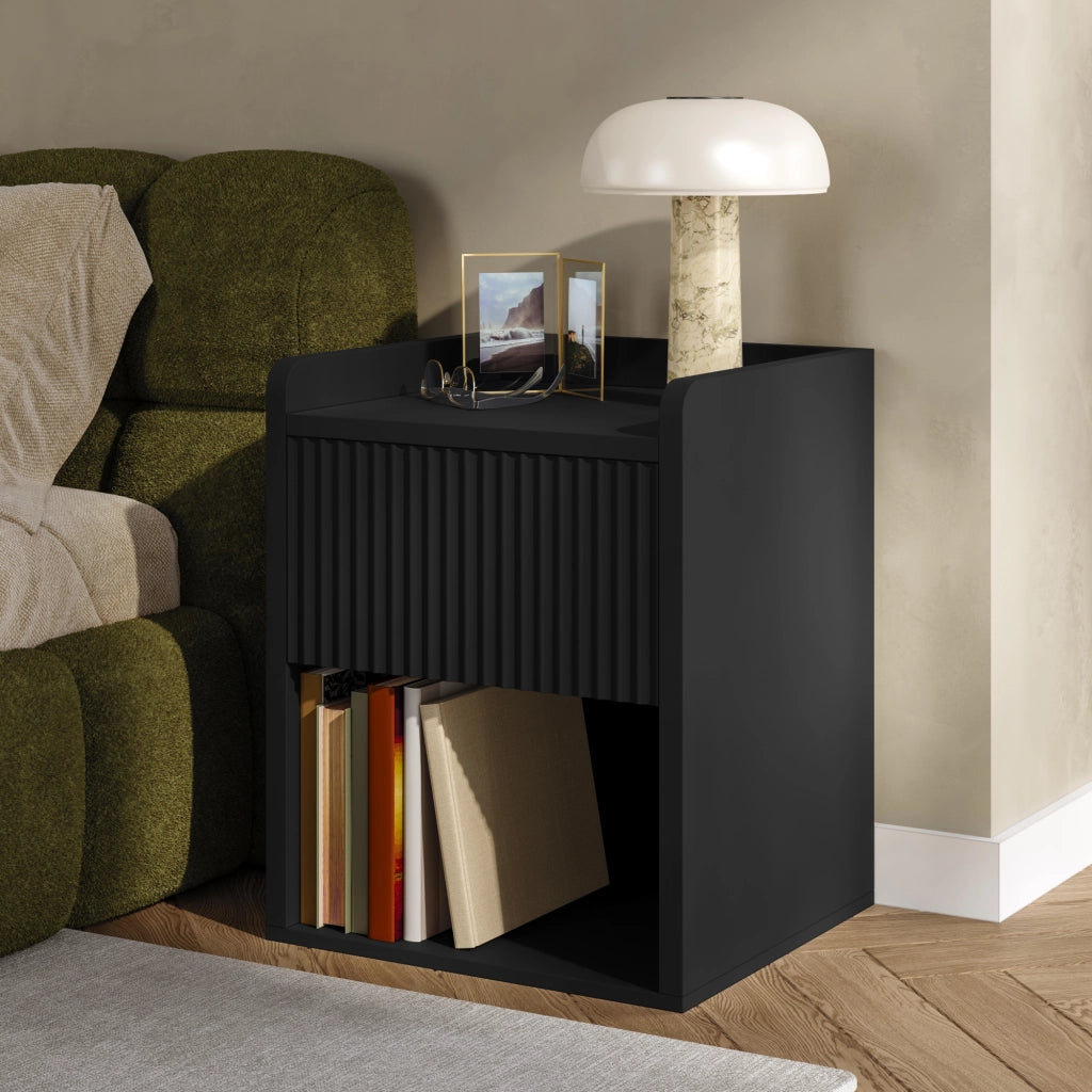 Comodino Nand con Cassetto e Vano Aperto 55x49x39 cm Nero [en.casa]