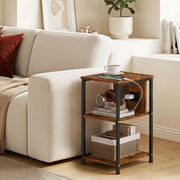 Tavolino laterale ULEVR 34x30x58 cm con presa, USB e Type-C, 2 ripiani aperti, marrone rustico