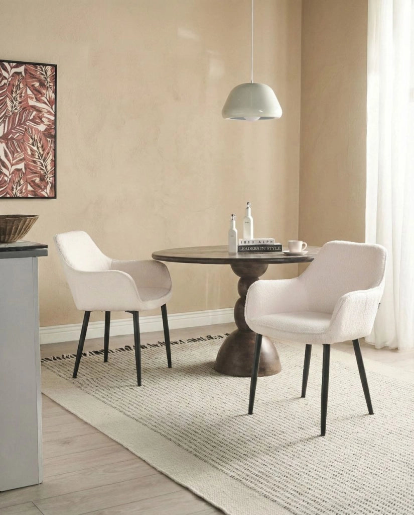 Set di 2 sedie da pranzo in tessuto bouclè bianco braccioli schienale intagliato gambe in metallo moderna industriale