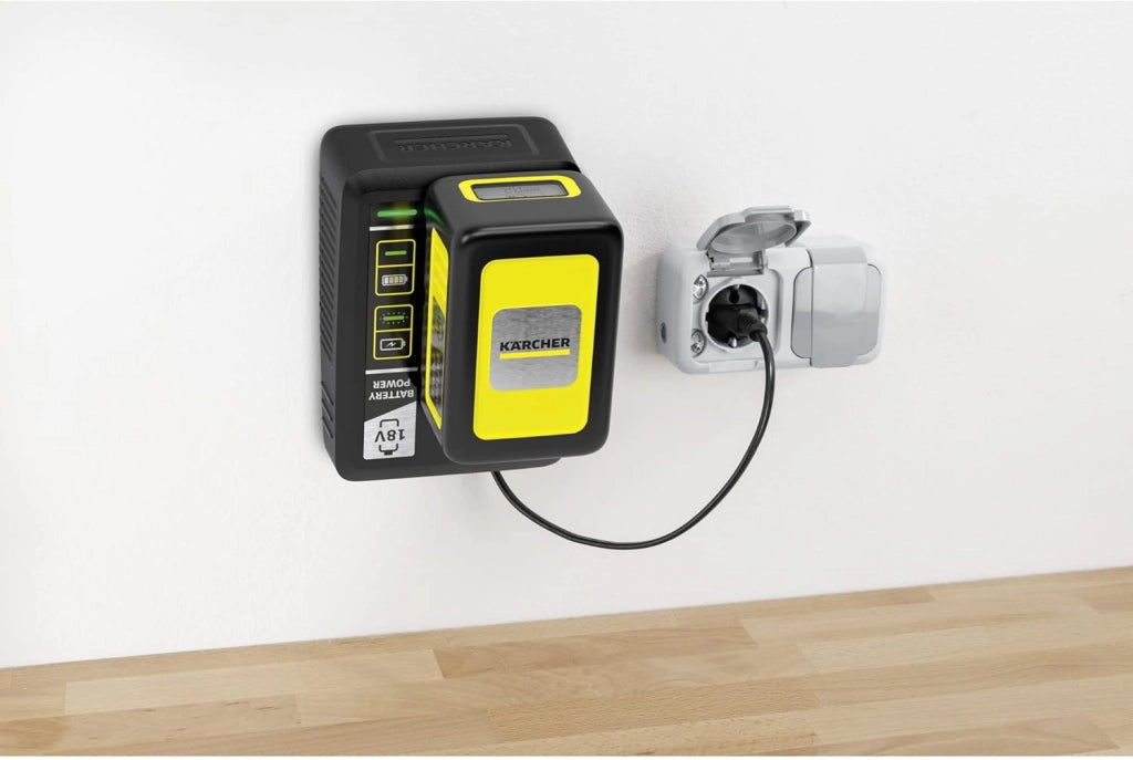 Kärcher Starter kit 18/50 18 V, batteria agli ioni di litio da 18 V/5 Ah con caricabatterie, tempo di ricarica: 100% in meno di 2.5 ore, per tutti i dispositivi della piattaforma 18 V Battery Power