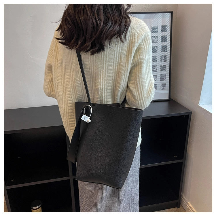 Borsa a tracolla da donna in vera pelle, colore nero.