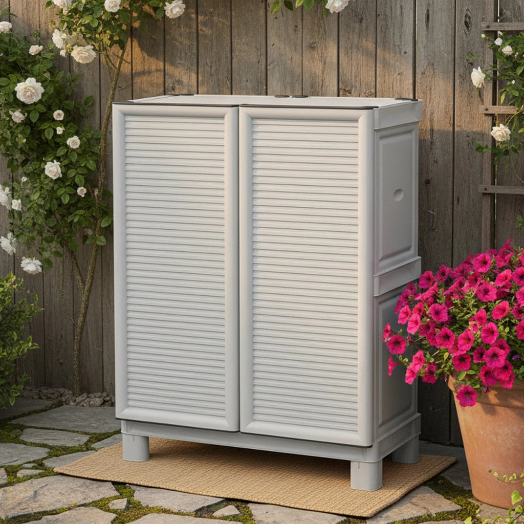 Mobiletto multiuso da esterno o Arlinda, Armadio basso a 2 ante e 1 ripiano in polipropilene, 100% Made in Italy, cm 70x39h92, colore Grigio chiaro