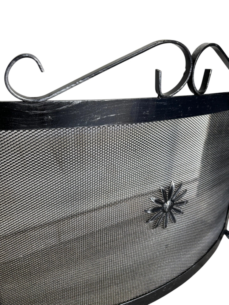 PARASCINTILLE PER CAMINO CAMINETTO CURVO IN FERRO 70x60h cm POMELLI IN OTTONE