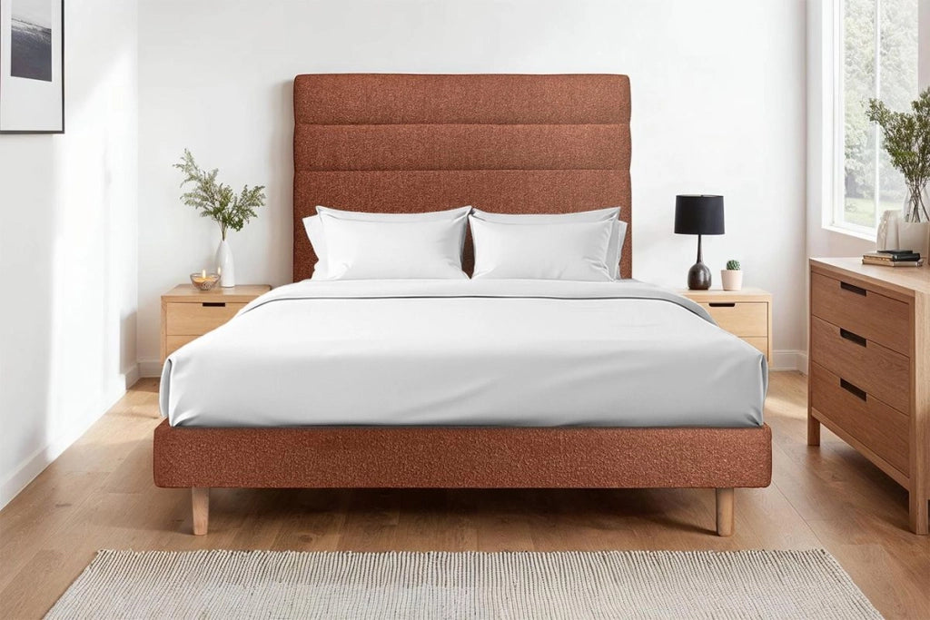 Letto 200x200 cm con testiera in linea - tessuto bouclé