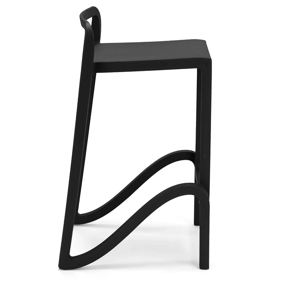 Set 6 sgabelli in polipropilene EOLO altezza seduta 75cm, impilabile, idrorepellente, resistente ai raggi UV, design moderno e innovativo, ideale per la cucina, la veranda o giardino colore Ghisa