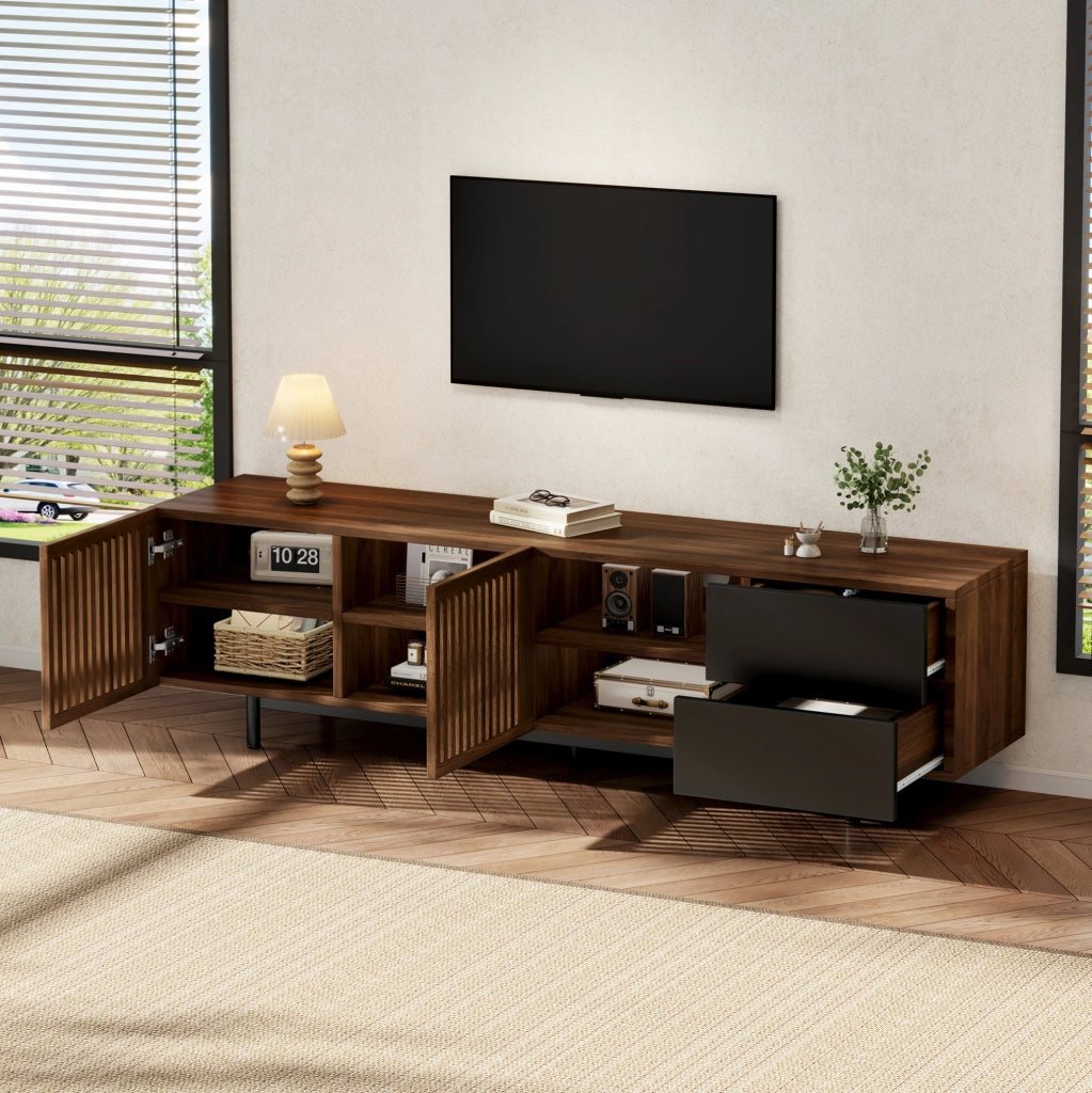 Mobile TV 160 cm con ante a doghe; 2 cassetti e vani aperti; MDF nero/naturale