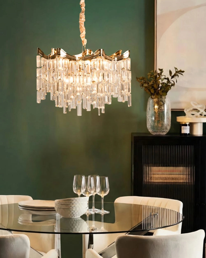 Lampadario in ferro dorato con cristalli sintetici acrilici design a più livelli stile glamour effetto scintillante