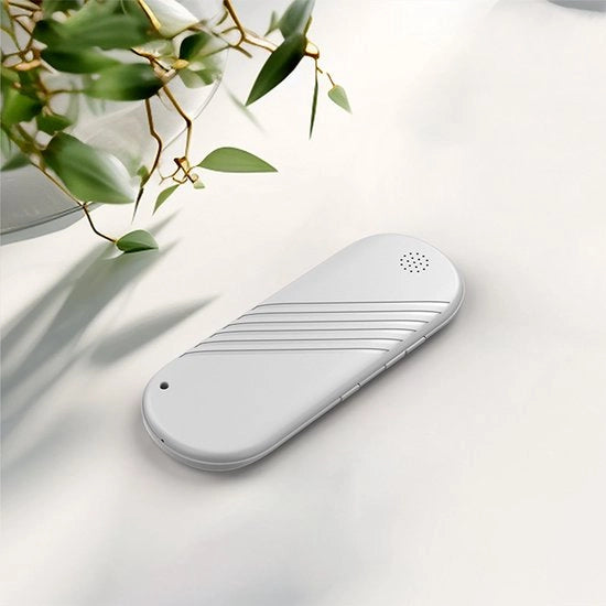 Salaio portatile bianco con due altoparlanti, lettura di carta, Bluetooth e funzione di timer.