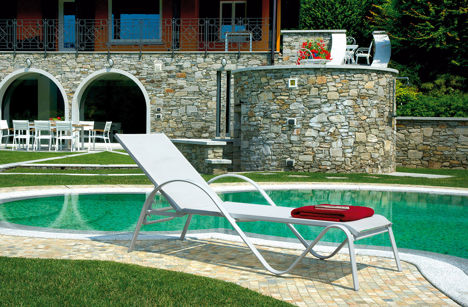 Lettino Prendisole da Giardino 202x64x53 cm Telaio in Alluminio e Textilene Avorio