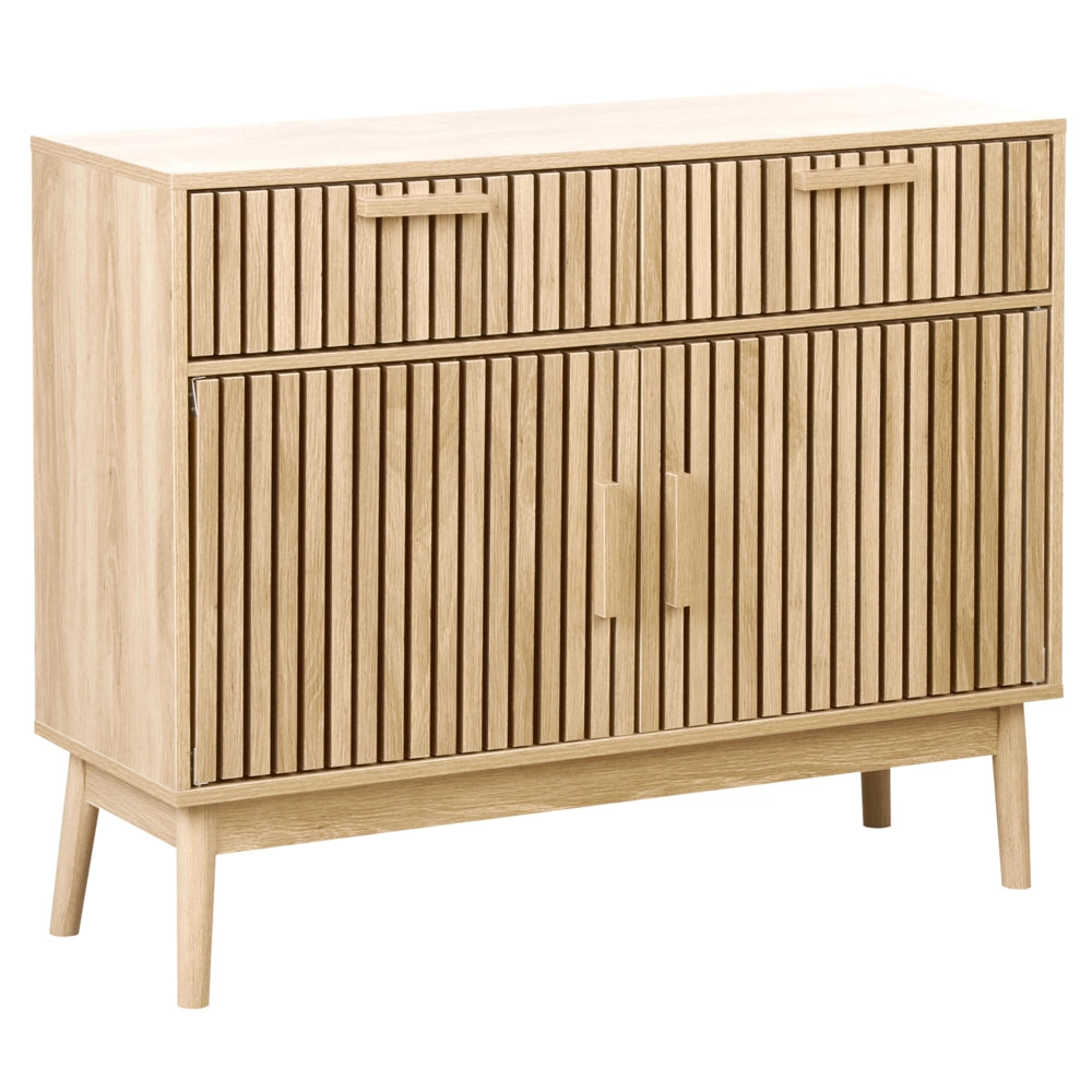 Credenza in legno massiccio chiaro con cassetti, scomparti, ante e cassettiera in stile scandinavo.