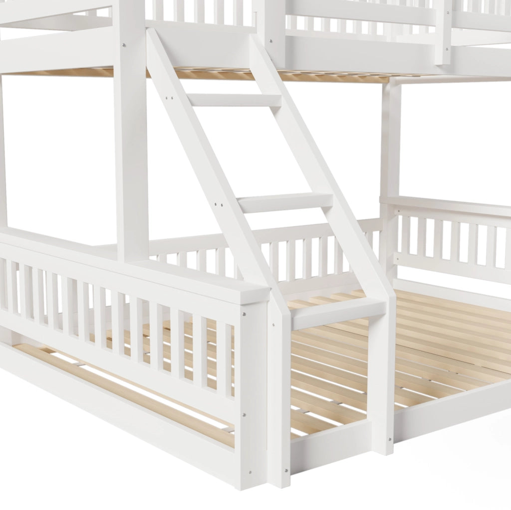 Letto a castello in pino bianco 90x200 cm + 140x200 cm con scala e sponde