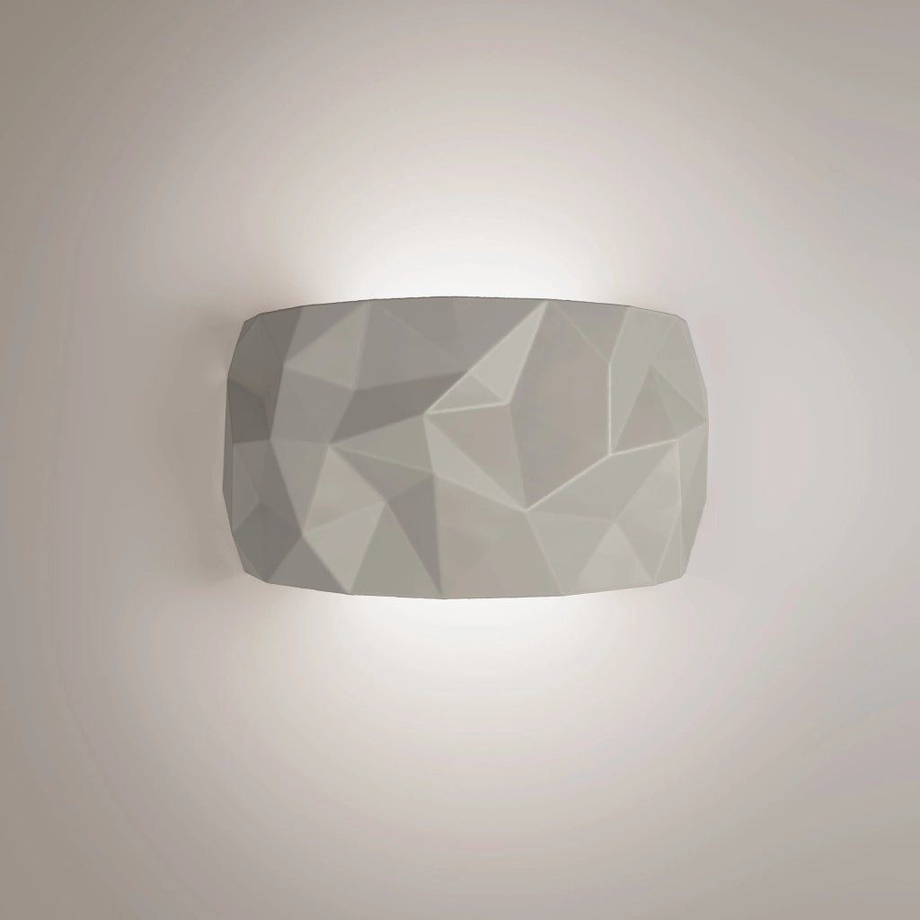 Angled Lampada da parete in ceramica artigianale grigia con diffusore prismatico e tecnologia LED dimmerabile TRIAC, alta resa cromatica CRI 90